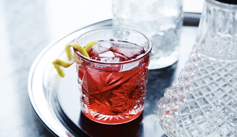 Queen's gin and dubonnet cocktail