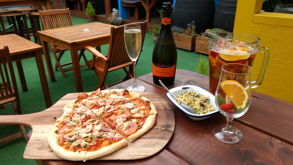Bottomless Pizza, Pimms and Prosecco at Ealing Park Tavern