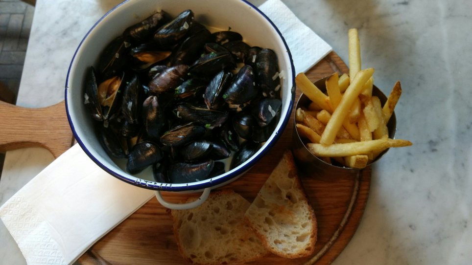 StSteamed Mussels Mariniere